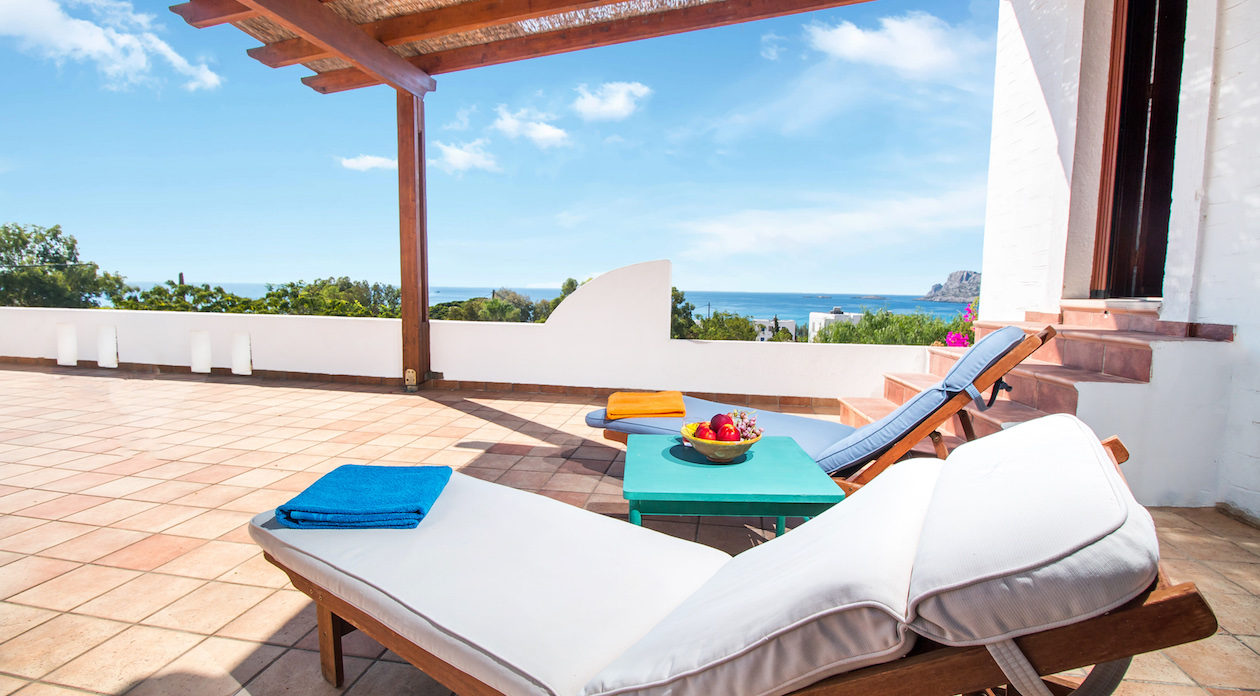 Ξαπλώστε και χαλαρώστε στην επάνω βεράντα ακίνητο προς πώληση στη Ρόδο, Ελλάδα