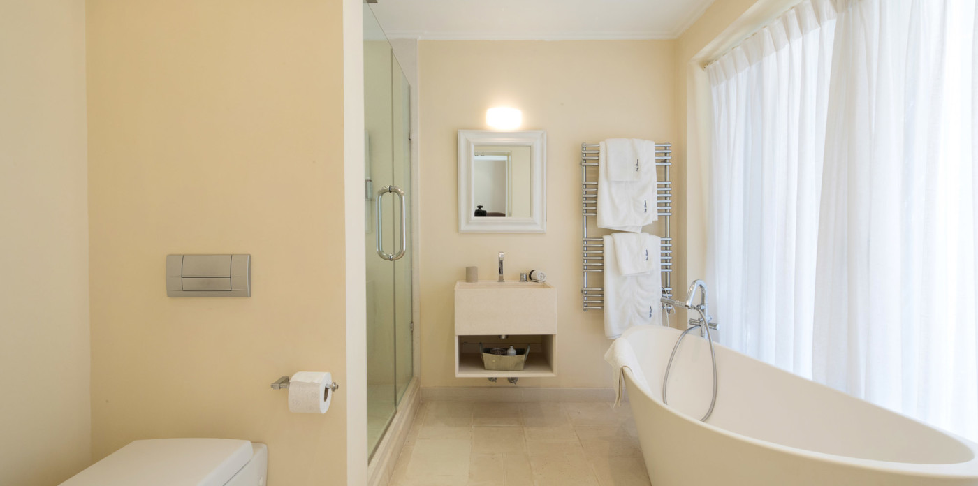 Εντοιχισμένο ντους και μπανιέρα, ακίνητο προς πώληση στην Κέρκυρα, Ελλάδα