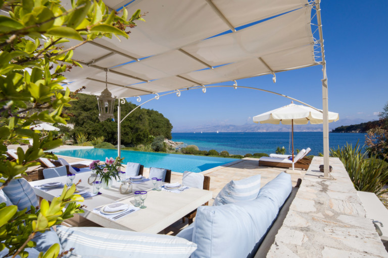 Υπέροχο σκιερό σημείο για γεύμα, ακίνητο προς πώληση στην Κέρκυρα, Ελλάδα