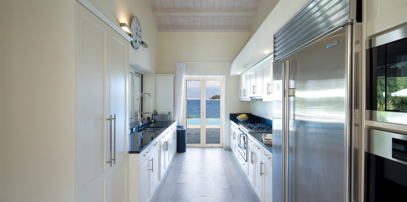 Μοντέρνα πλήρως εξοπλισμένη κουζίνα, ακίνητο προς πώληση στην Κέρκυρα, Ελλάδα