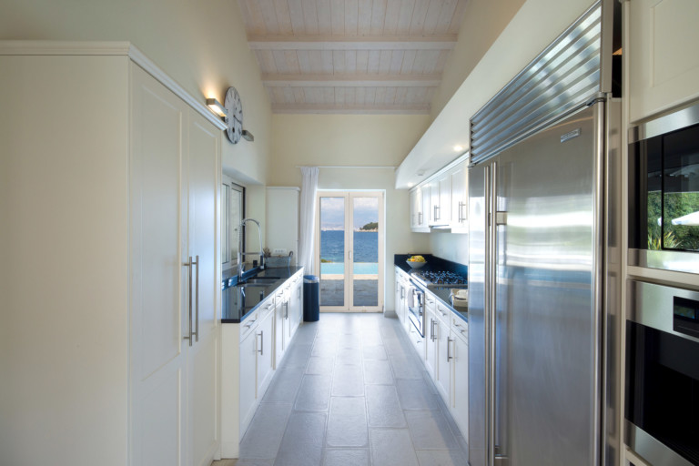 Μοντέρνα πλήρως εξοπλισμένη κουζίνα, ακίνητο προς πώληση στην Κέρκυρα, Ελλάδα