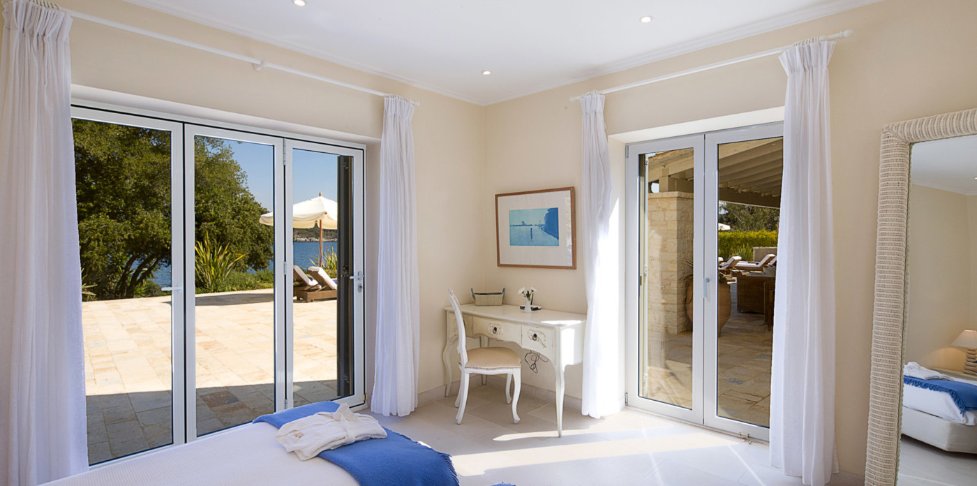 Δωμάτιο με δύο μονά κρεβάτια, ακίνητο προς πώληση στην Κέρκυρα, Ελλάδα