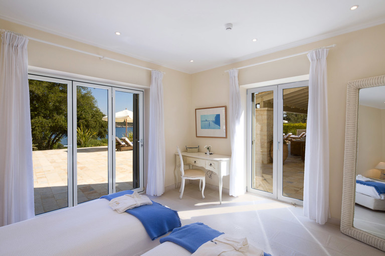 Δωμάτιο με δύο μονά κρεβάτια, ακίνητο προς πώληση στην Κέρκυρα, Ελλάδα