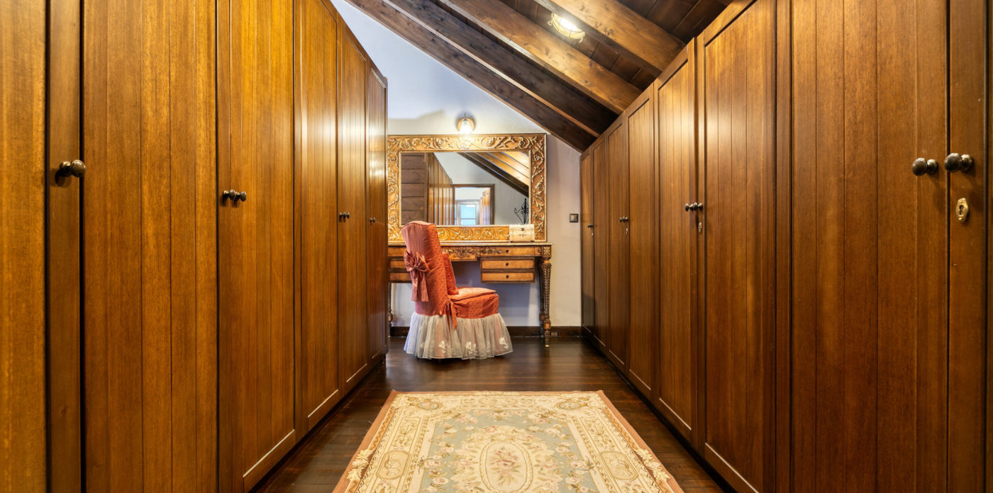 Walkin Closet, Estate for sale in Peloponnese Greec
