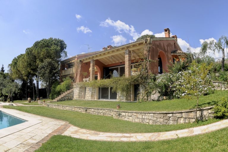  : Idyllic Setting Corfu