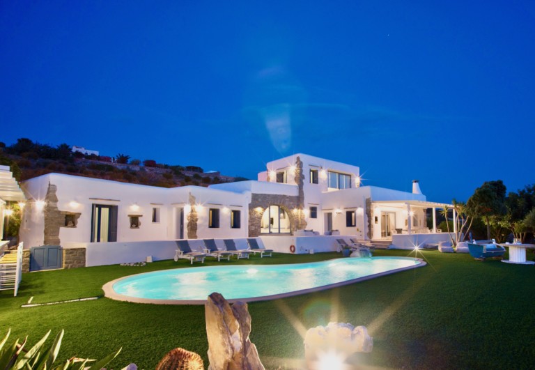   : Ianos Paros