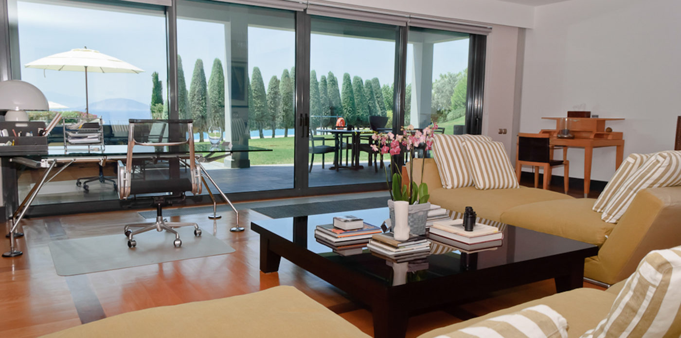 Απολαύστε τη θέα στην πισίνα, ακίνητο προς πώληση στο Πόρτο Χέλι, Ελλάδα