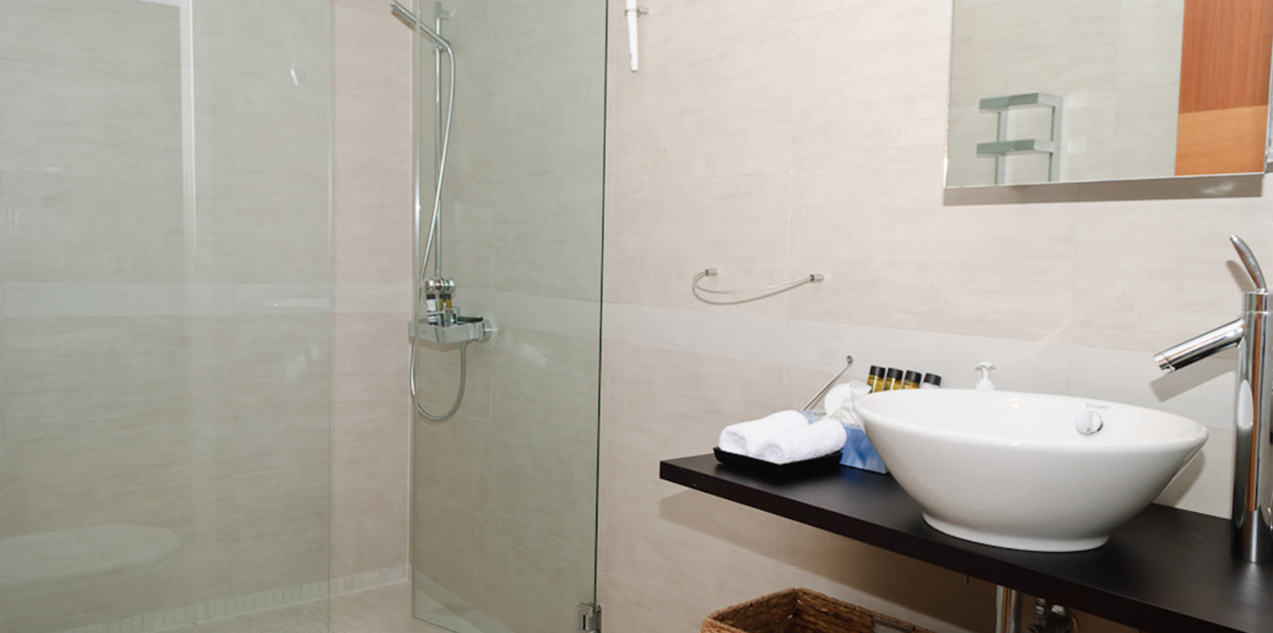 Ντουζιέρα, ακίνητο προς πώληση στο Πόρτο Χέλι, Ελλάδα