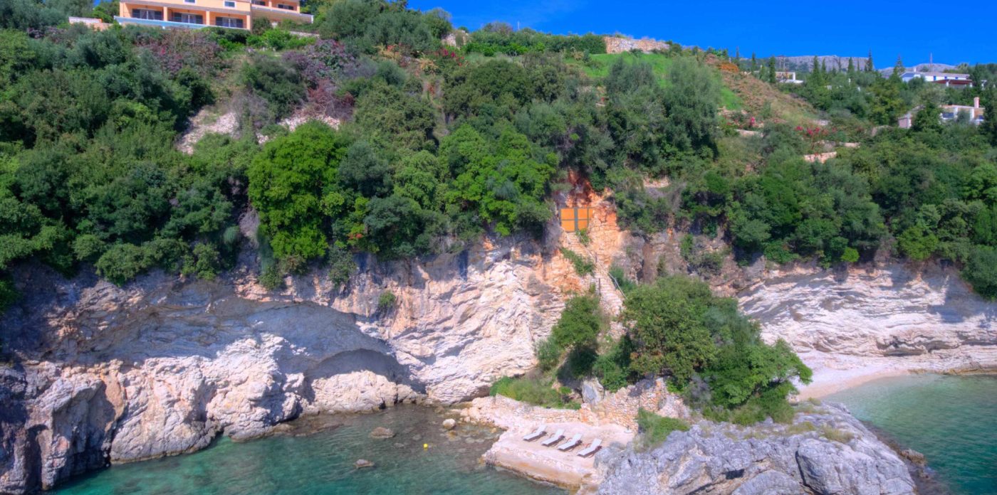 Stunning shoreline, Villa for sale in Corfu Greece