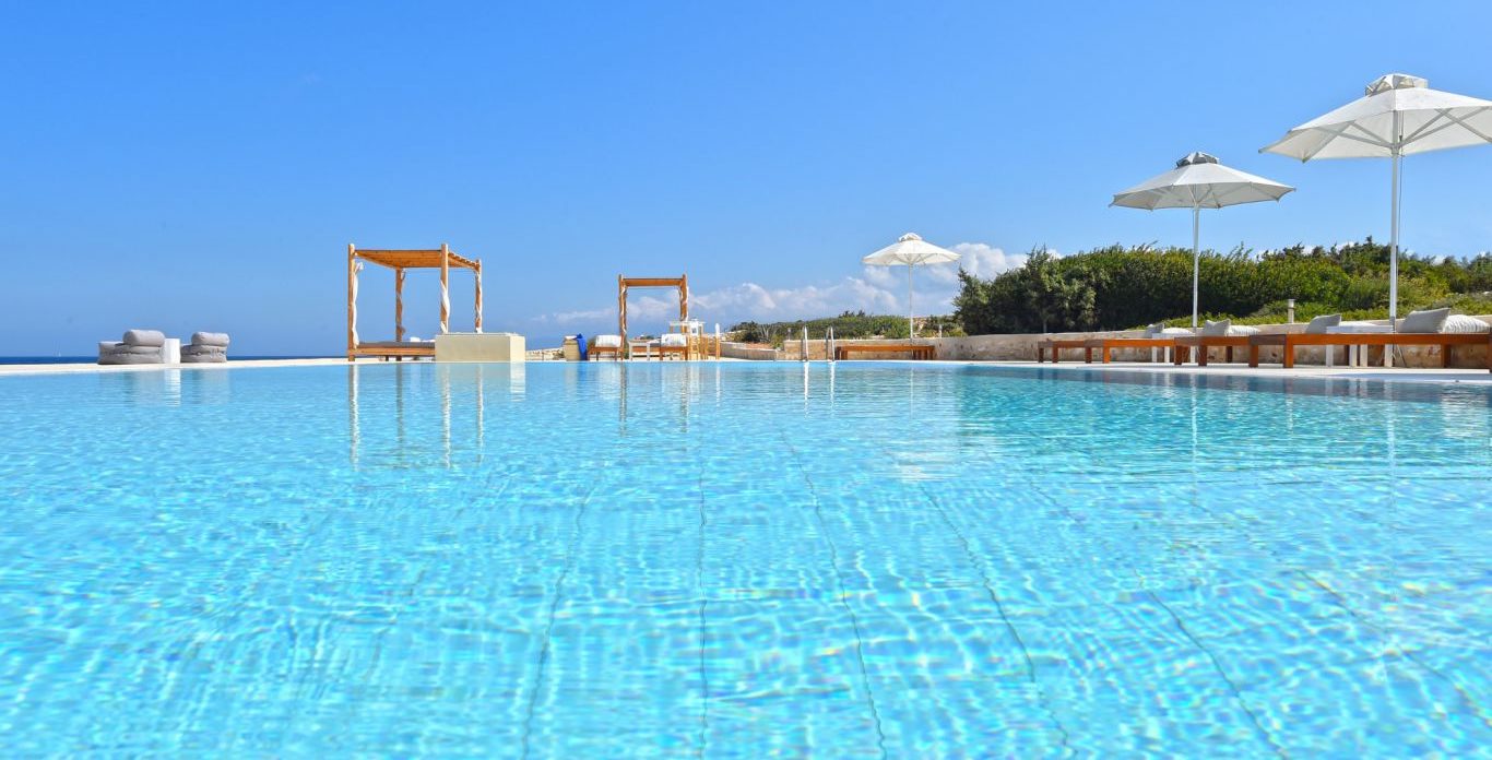 Η πισίνα σας προσελκύει τις ζεστές ηλιόλουστες μέρες ακίνητο προς πώληση στην Πάρο