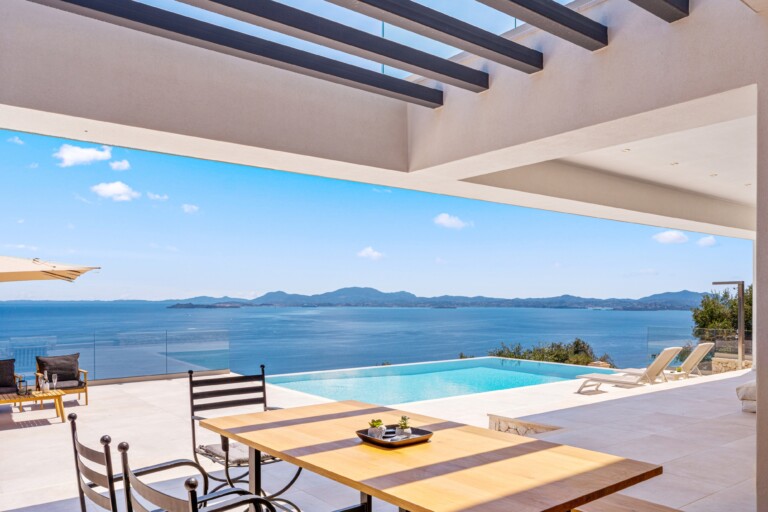 σπίτια προς πώληση : Ελιά Κέρκυρα, Ιόνια Νησιά