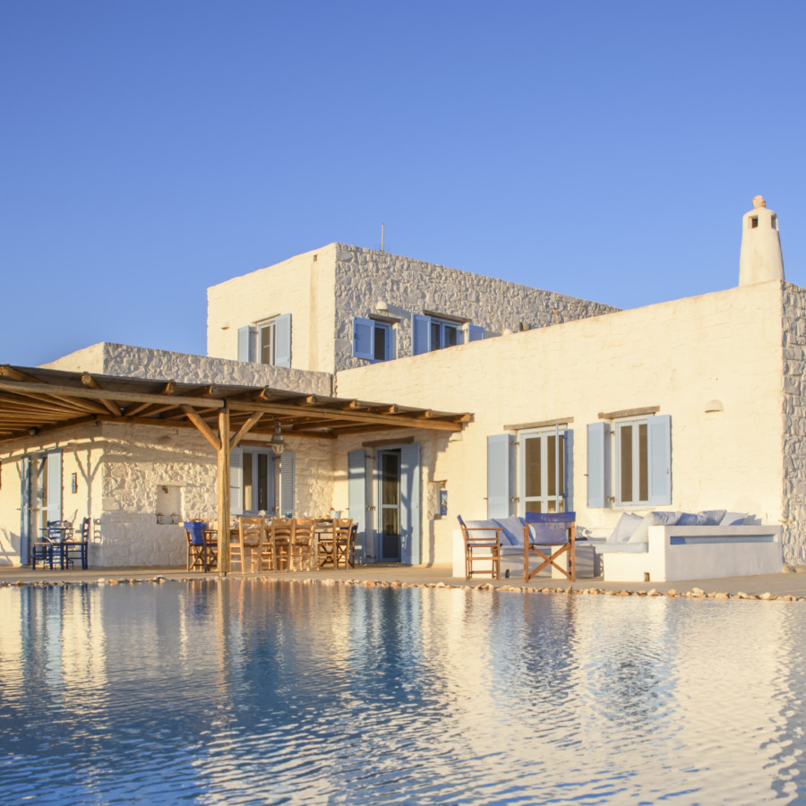 Lyra Paros