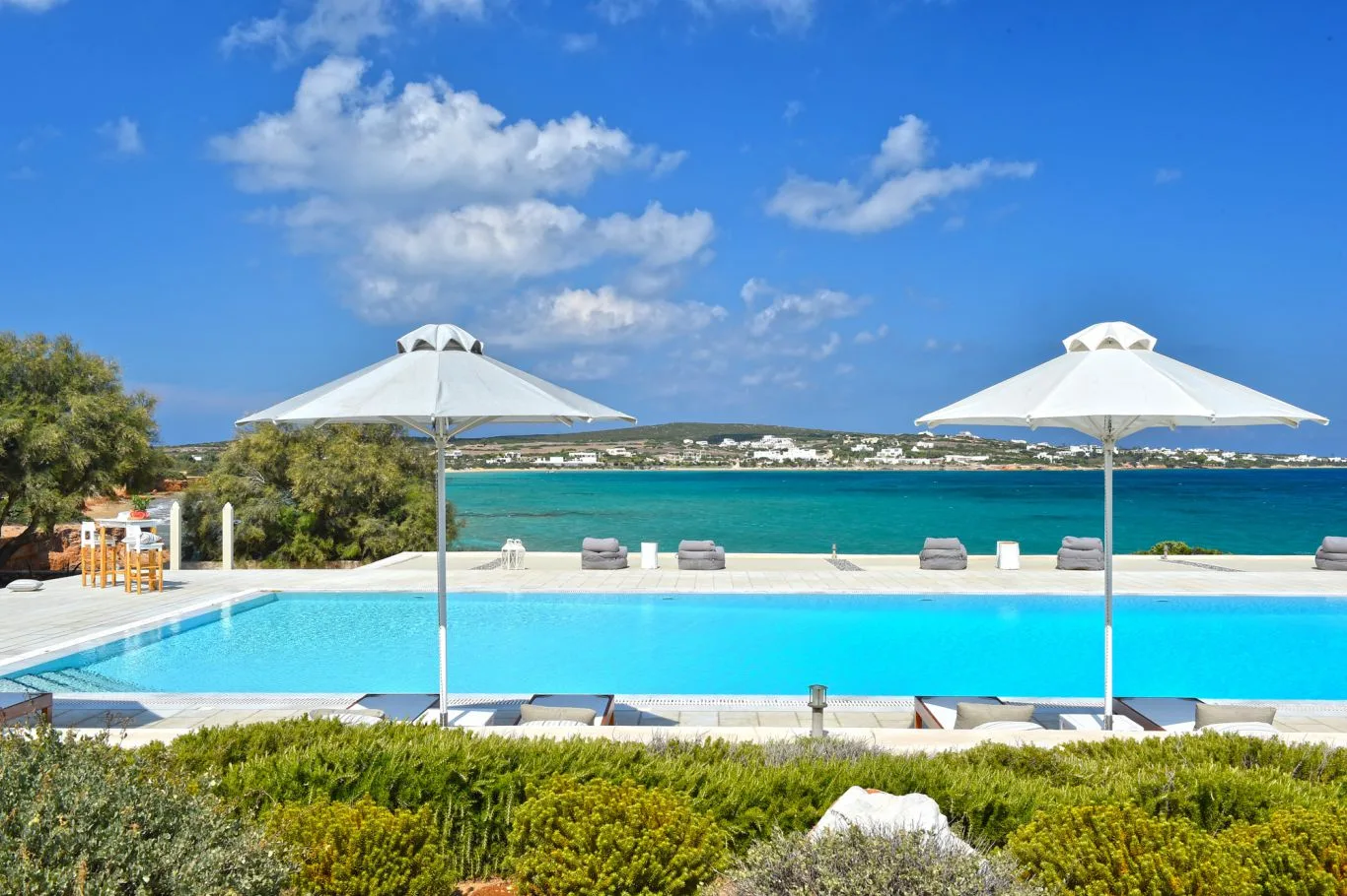 Aqua Escapes : Οι πισίνες μπορούν να μετατρέψουν ένα σπίτι σε απόλυτο παράδεισο