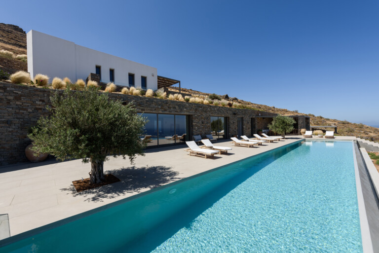 modern / mediterranean villa : Crystalline Paros, Cyclades, Southern Aegean