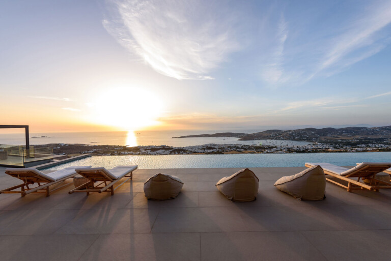 modern / mediterranean villa : Opaline Paros, Cyclades, Southern Aegean