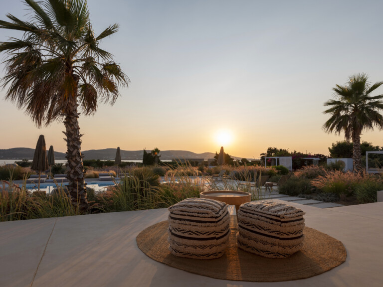 modern / mediterranean villa : Sunset Colours Paros, Cyclades, Southern Aegean